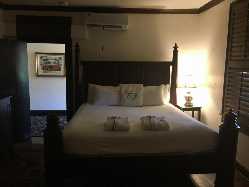 King Room with Balcony and Street view 